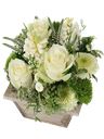 Composizione con rose bianche